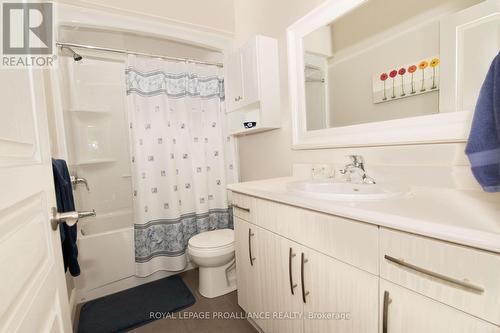 4PC Main Bathroom - 22 Walnut Crescent, Belleville (Thurlow Ward), ON - Indoor Photo Showing Bathroom