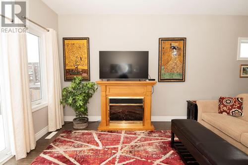 22 Walnut Crescent, Belleville (Thurlow Ward), ON - Indoor Photo Showing Living Room With Fireplace