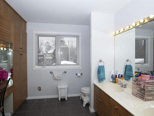 319 Vickers Street S, Thunder Bay, ON - Indoor Photo Showing Bathroom
