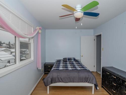 319 Vickers Street S, Thunder Bay, ON - Indoor Photo Showing Bedroom