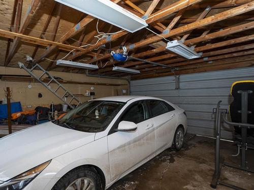 319 Vickers Street S, Thunder Bay, ON - Indoor Photo Showing Garage