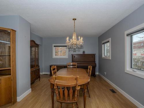 319 Vickers Street S, Thunder Bay, ON - Indoor Photo Showing Dining Room