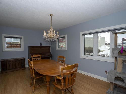 319 Vickers Street S, Thunder Bay, ON - Indoor Photo Showing Dining Room