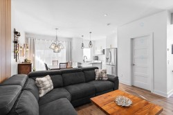 1966 Rue Philippe-Dolbec  Laval (Sainte-Rose), QC H7L 0J6