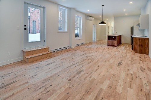 Salon - 4795 Rue Ste-Catherine E., Montréal (Mercier/Hochelaga-Maisonneuve), QC - Indoor