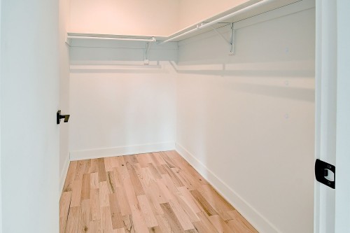 Penderie (Walk-in) - 4795 Rue Ste-Catherine E., Montréal (Mercier/Hochelaga-Maisonneuve), QC - Indoor With Storage