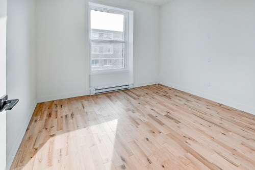 Chambre à coucher - 4795 Rue Ste-Catherine E., Montréal (Mercier/Hochelaga-Maisonneuve), QC - Indoor Photo Showing Other Room