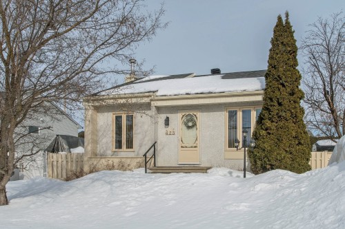 425 Rue Perras  Laval (Auteuil), QC H7H 2V1