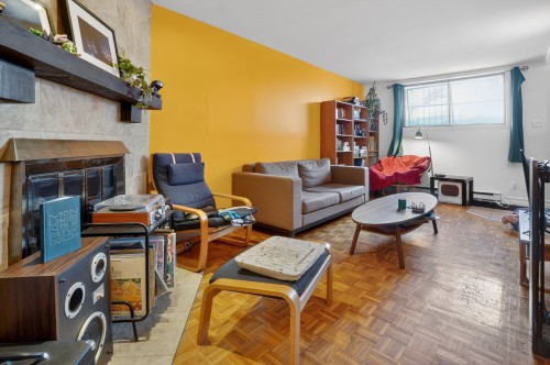 Salon - 2516 Av. Hector, Montréal (Mercier/Hochelaga-Maisonneuve), QC - Indoor Photo Showing Living Room With Fireplace