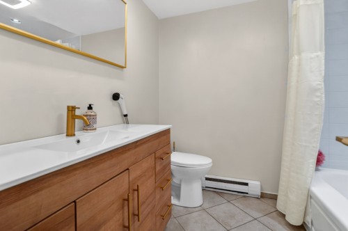 Salle de bains - 2516 Av. Hector, Montréal (Mercier/Hochelaga-Maisonneuve), QC - Indoor Photo Showing Bathroom