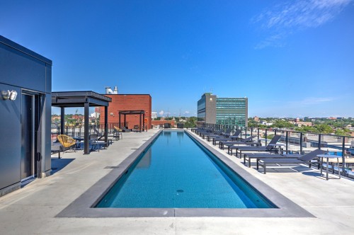 Piscine - 431-2180 Rue Ste-Catherine E., Montréal (Ville-Marie), QC - Outdoor With In Ground Pool