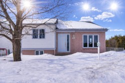 187 Rue des Aralies  Gatineau (Masson-Angers), QC J8M 1W7