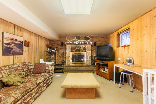 Salle de jeux - 3 Rue Lacroix, Dollard-Des-Ormeaux, QC - Indoor Photo Showing Living Room With Fireplace