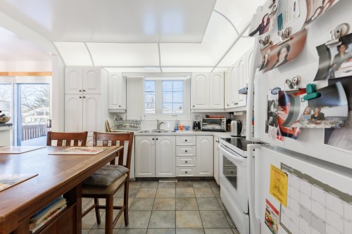 Cuisine - 3 Rue Lacroix, Dollard-Des-Ormeaux, QC - Indoor Photo Showing Kitchen
