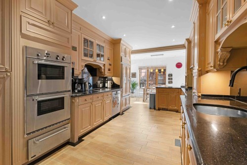 Cuisine - 5751 Rue Plantagenet, Montréal (Côte-Des-Neiges/Notre-Dame-De-Grâce), QC - Indoor Photo Showing Kitchen