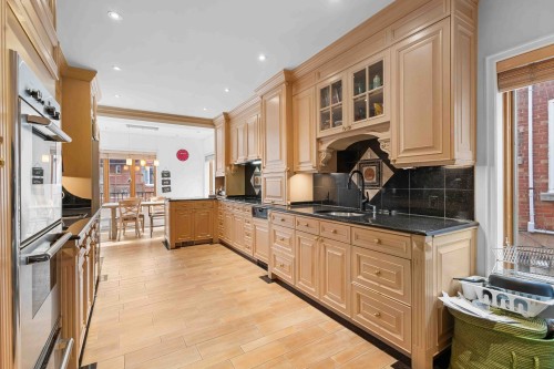 Cuisine - 5751 Rue Plantagenet, Montréal (Côte-Des-Neiges/Notre-Dame-De-Grâce), QC - Indoor Photo Showing Kitchen