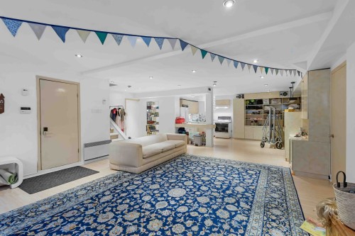 Salle familiale - 5751 Rue Plantagenet, Montréal (Côte-Des-Neiges/Notre-Dame-De-Grâce), QC - Indoor Photo Showing Other Room