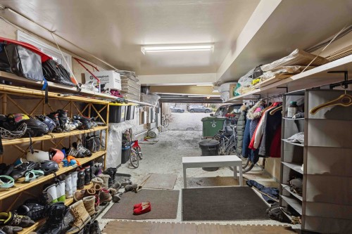 Garage - 5751 Rue Plantagenet, Montréal (Côte-Des-Neiges/Notre-Dame-De-Grâce), QC - Indoor With Storage