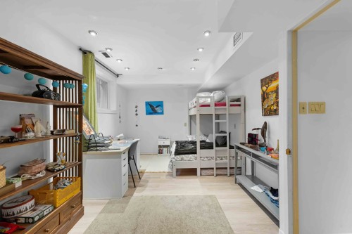 Salle familiale - 5751 Rue Plantagenet, Montréal (Côte-Des-Neiges/Notre-Dame-De-Grâce), QC - Indoor Photo Showing Other Room