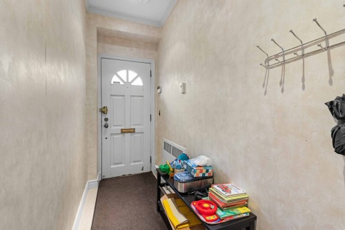 Hall d'entrée/Vestibule - 5751 Rue Plantagenet, Montréal (Côte-Des-Neiges/Notre-Dame-De-Grâce), QC - Indoor Photo Showing Other Room