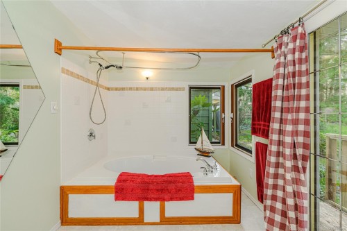 126 Maliview Dr, Salt Spring, BC 