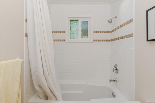 126 Maliview Dr, Salt Spring, BC 