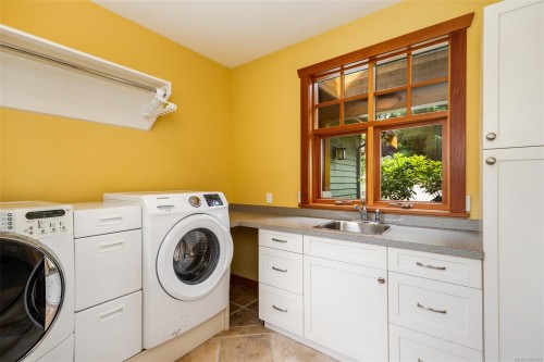 121 Howard Rd, Salt Spring, BC 