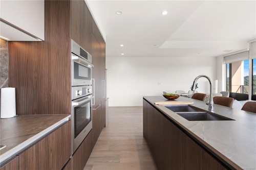 1402-2000 Hannington Rd, Langford, BC - Indoor Photo Showing Kitchen With Double Sink