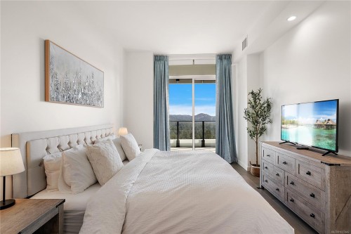 1402-2000 Hannington Rd, Langford, BC - Indoor Photo Showing Bedroom