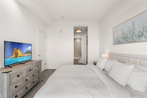 1402-2000 Hannington Rd, Langford, BC - Indoor Photo Showing Bedroom