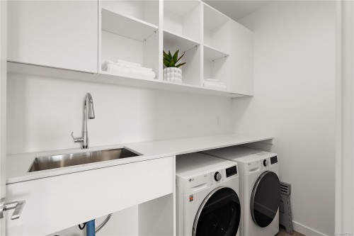 1402-2000 Hannington Rd, Langford, BC - Indoor Photo Showing Laundry Room