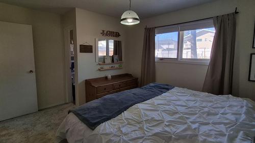 707 12Th Avenue, Cranbrook, BC - Indoor Photo Showing Bedroom