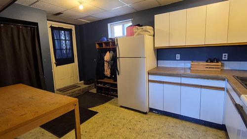 707 12Th Avenue, Cranbrook, BC - Indoor Photo Showing Kitchen