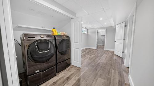 2001 8Th Avenue, Cranbrook, BC - Indoor Photo Showing Laundry Room