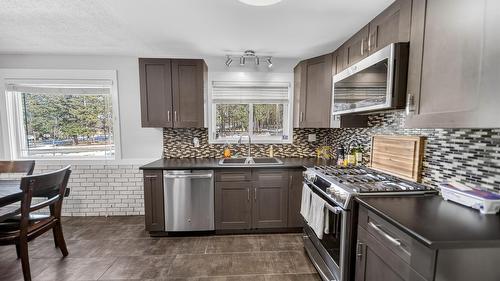 2001 8Th Avenue, Cranbrook, BC - Indoor Photo Showing Kitchen With Double Sink With Upgraded Kitchen