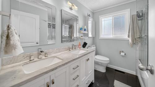2001 8Th Avenue, Cranbrook, BC - Indoor Photo Showing Bathroom