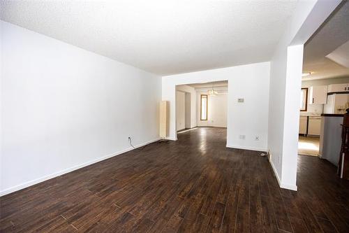 6 Hawstead Rd, Winnipeg, MB 