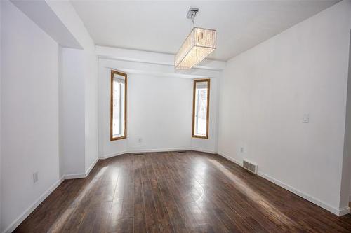 6 Hawstead Rd, Winnipeg, MB 