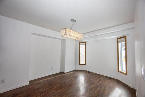 6 Hawstead Rd, Winnipeg, MB 