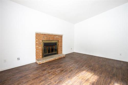 6 Hawstead Rd, Winnipeg, MB 