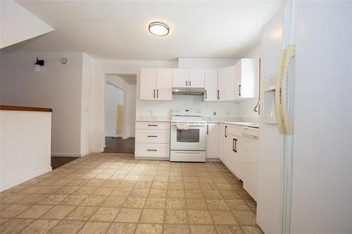 6 Hawstead Rd, Winnipeg, MB 