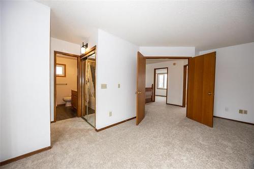 6 Hawstead Rd, Winnipeg, MB 