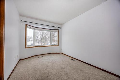 6 Hawstead Rd, Winnipeg, MB 