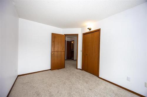 6 Hawstead Rd, Winnipeg, MB 