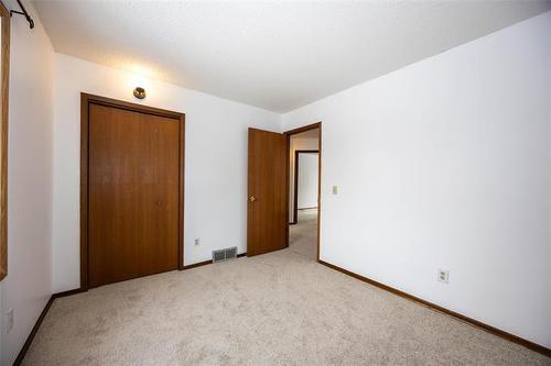 6 Hawstead Rd, Winnipeg, MB 