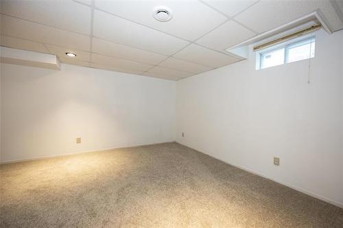 6 Hawstead Rd, Winnipeg, MB 