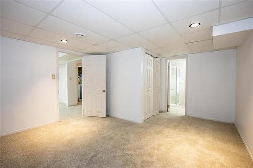 6 Hawstead Rd, Winnipeg, MB 