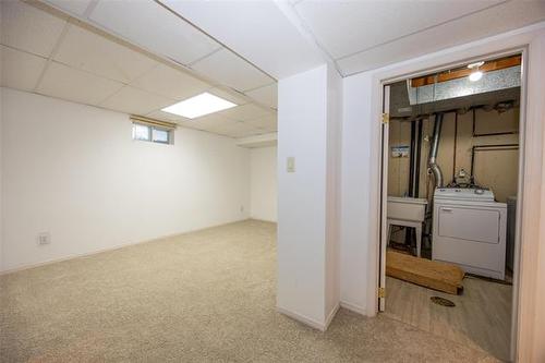 6 Hawstead Rd, Winnipeg, MB 