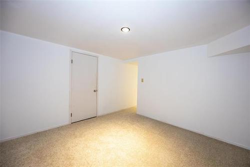 6 Hawstead Rd, Winnipeg, MB 