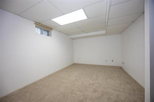 6 Hawstead Rd, Winnipeg, MB 